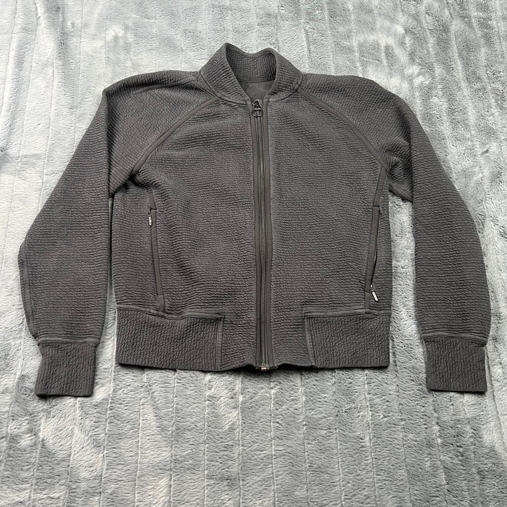 Lululemon Gray Textured Matelasse Full Zip Jacket Mock Neck 12207
